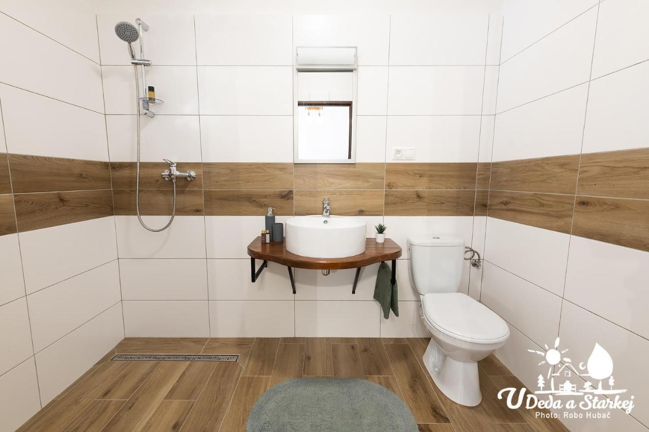 U deda a starkej Cierny Balog Bagian luar foto